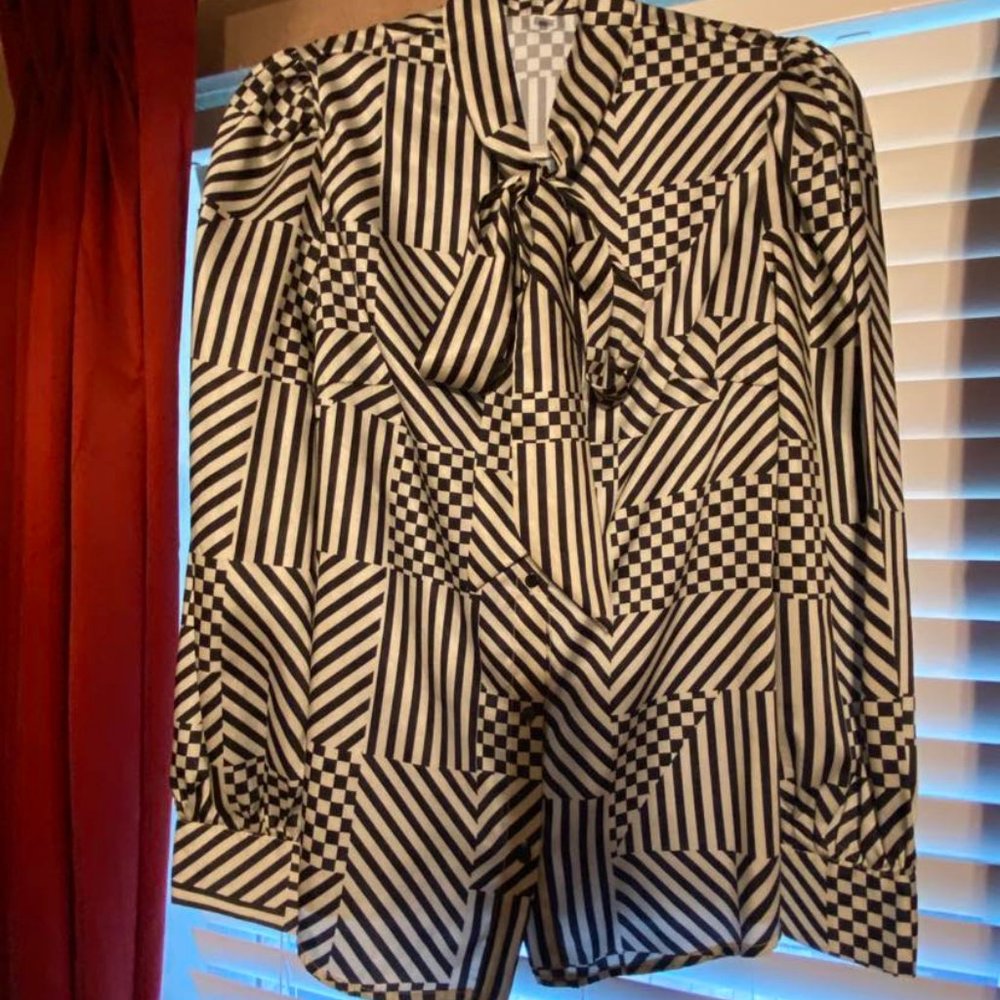 BLACK AND WHITE BLOUSE